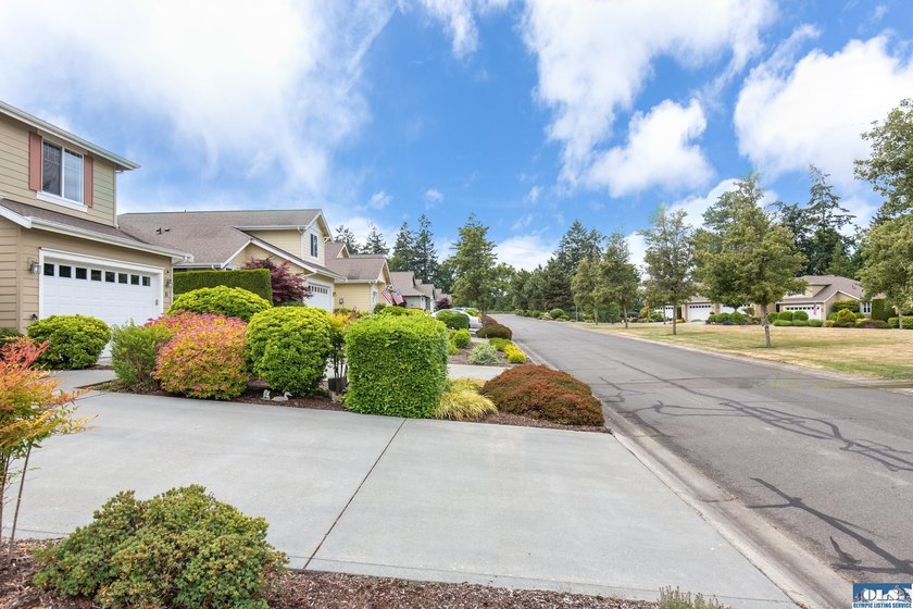 Single Story 2 bedroom, 2 bath townhome in desirable Jennie - photo 4