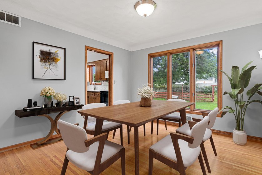 First time on the market! Lovingly maintained by the original - photo 7