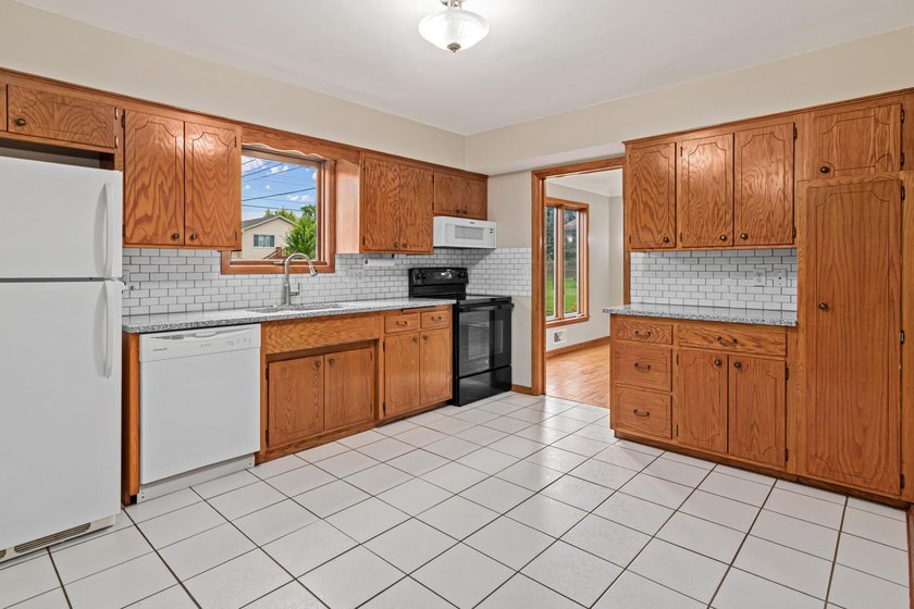 First time on the market! Lovingly maintained by the original - photo 10