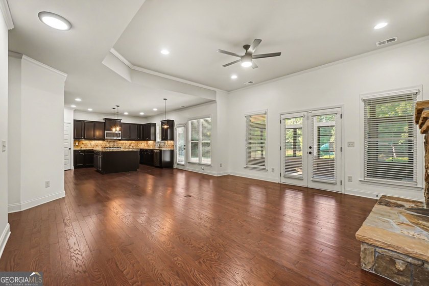 Welcome to your move-in-ready home! This well-maintained - photo 11