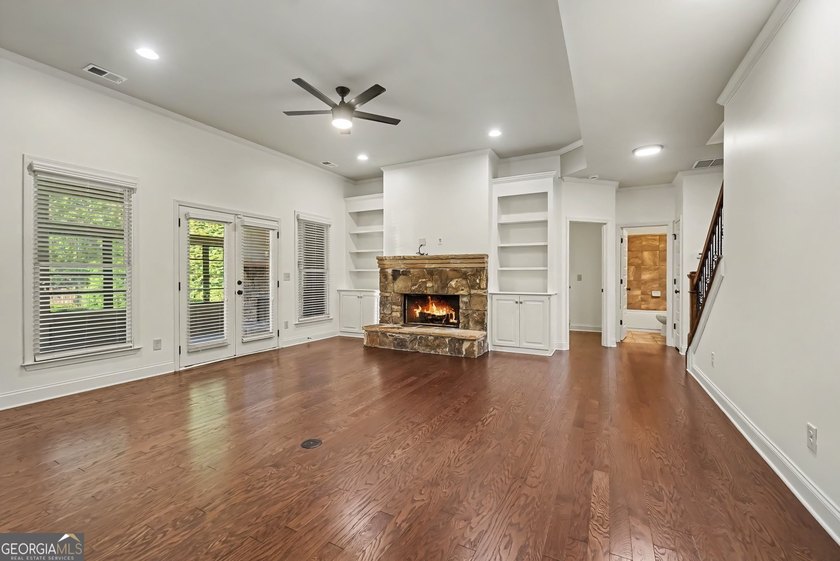 Welcome to your move-in-ready home! This well-maintained - photo 17