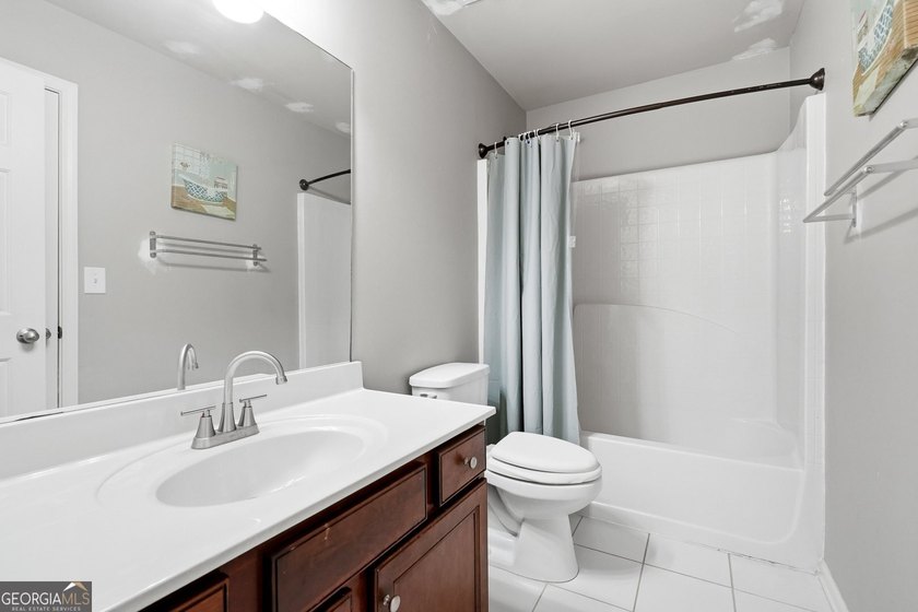 Welcome to this beautifully maintained 4-bedroom, 2.5-bath - photo 17