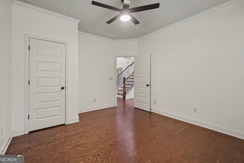 Welcome to your move-in-ready home! This well-maintained - photo 18