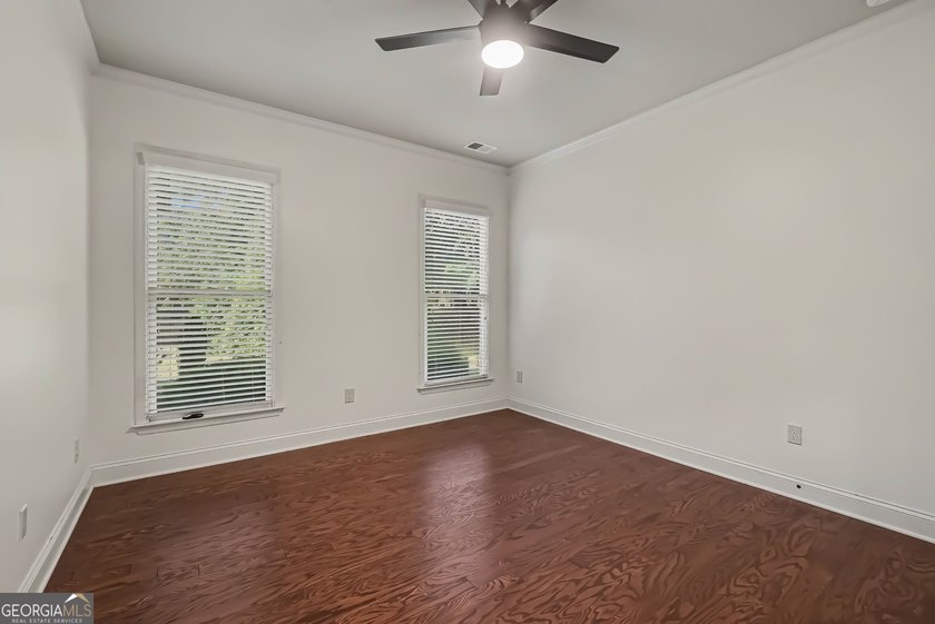 Welcome to your move-in-ready home! This well-maintained - photo 19