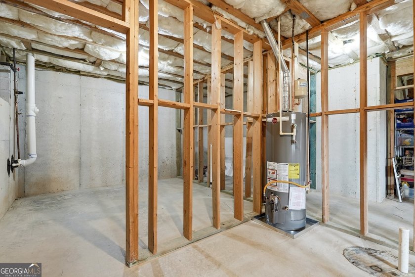 Welcome to this beautifully maintained 4-bedroom, 2.5-bath - photo 20