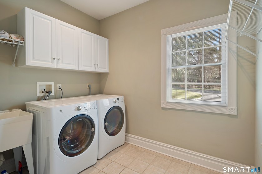 Exceptional custom-built 4 to 5 bedroom Colonial in desirable - photo 24