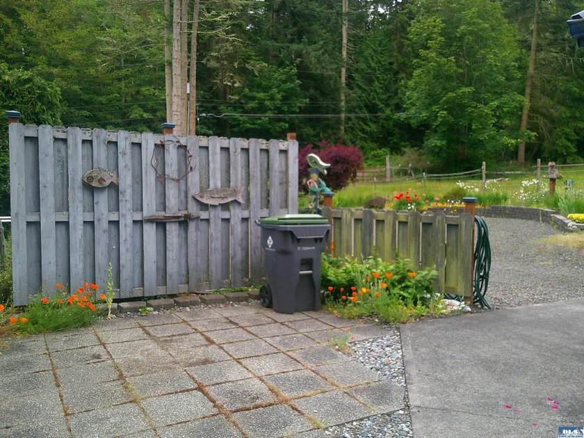 Beautifully landscaped acreage with views overlooking Discovery - photo 4