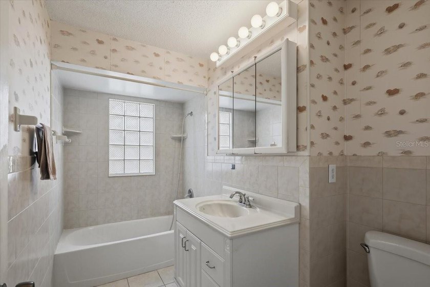 Welcome home to 10 Fenwick Lane, a charming starter home or - photo 25