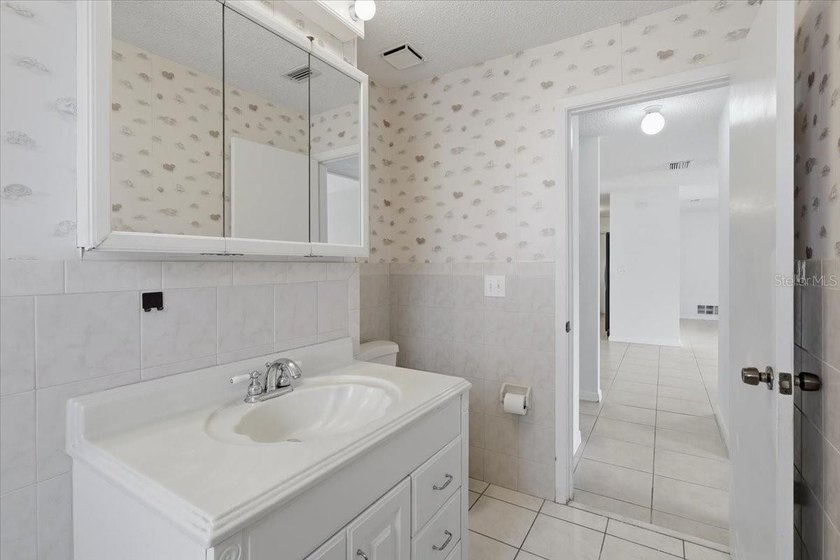 Welcome home to 10 Fenwick Lane, a charming starter home or - photo 26