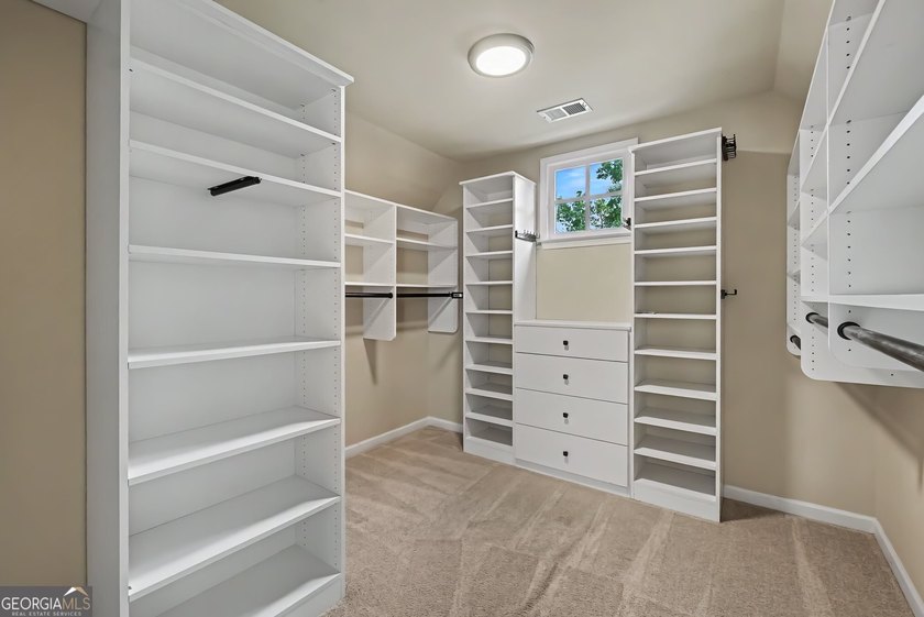 Welcome to your move-in-ready home! This well-maintained - photo 27