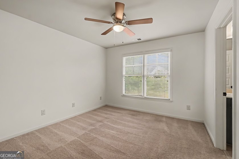 Welcome to your move-in-ready home! This well-maintained - photo 28