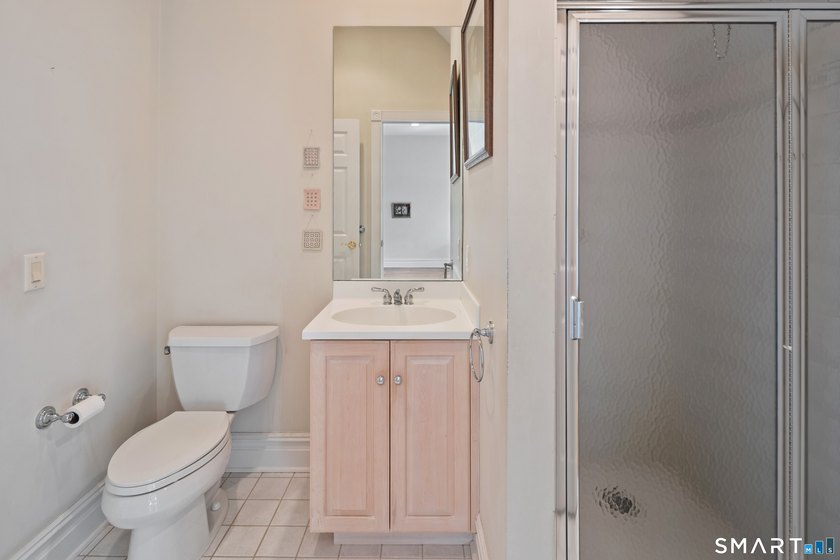 Exceptional custom-built 4 to 5 bedroom Colonial in desirable - photo 34