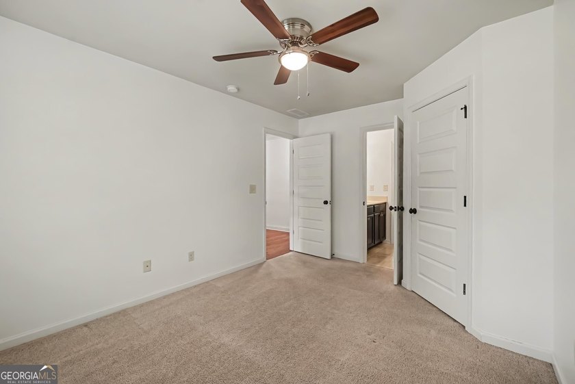 Welcome to your move-in-ready home! This well-maintained - photo 35