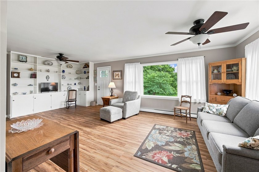 Welcome to the home you've been waiting for! Situated scenically - photo 8