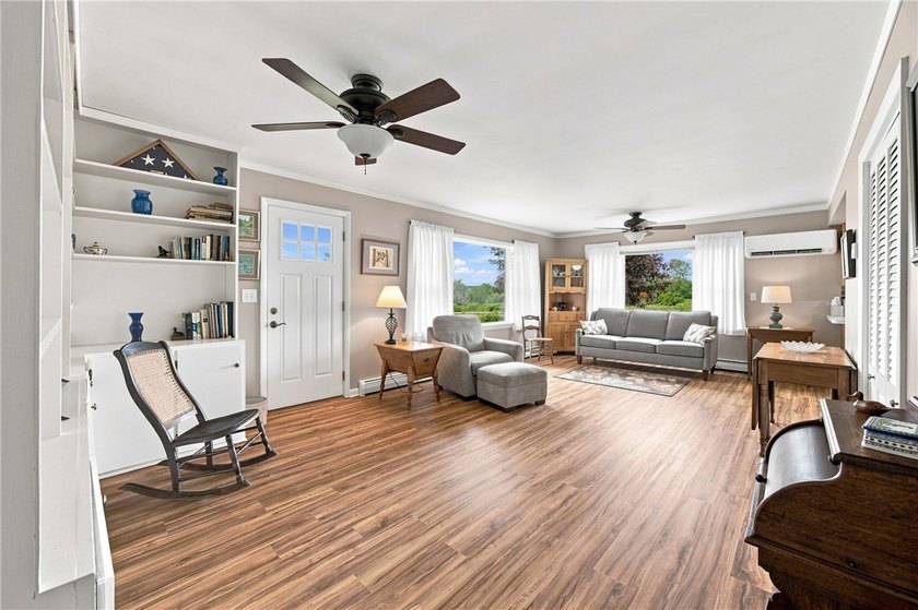 Welcome to the home you've been waiting for! Situated scenically - photo 10
