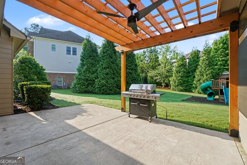 Welcome to your move-in-ready home! This well-maintained - photo 41