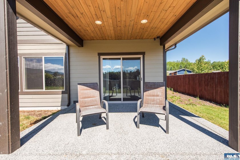 This beautifully maintained 2022 home offers effortless living - photo 4
