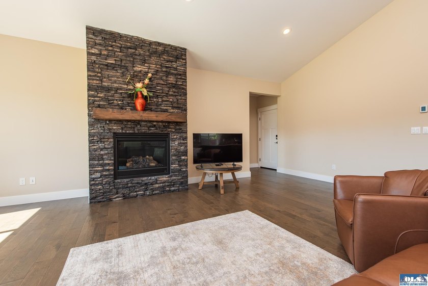 This beautifully maintained 2022 home offers effortless living - photo 9
