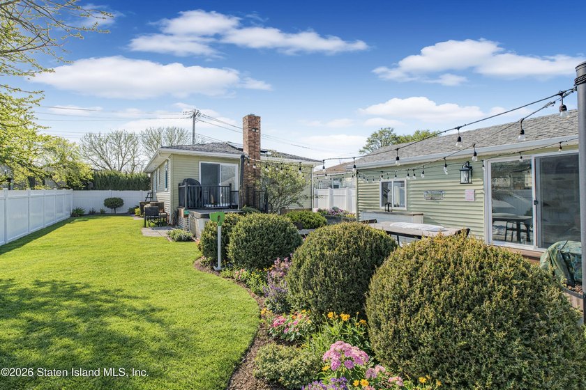 Charming detached ranch with fully finished detached garage - photo 4