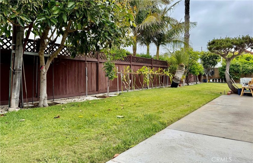 New improved price!!! Bright, airy, and welcoming, this - photo 5
