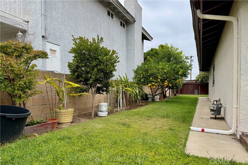 New improved price!!! Bright, airy, and welcoming, this - photo 6