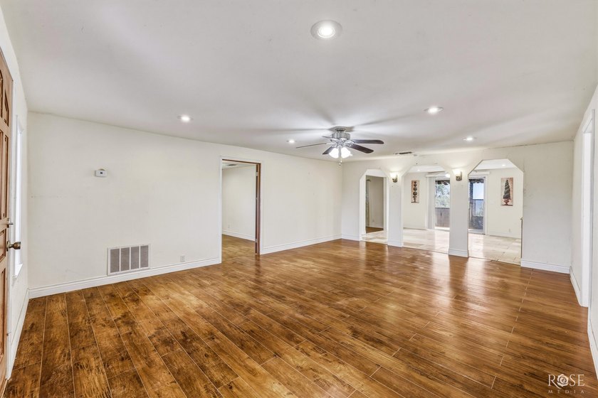 Looking for your own oasis in Robert Lee? Look no further! This - photo 8