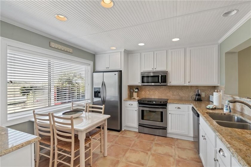 For Sale: Dune Breeze Townhome at 1528 Ocean Boulevard, St - photo 7