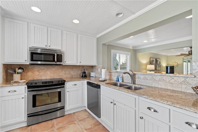 For Sale: Dune Breeze Townhome at 1528 Ocean Boulevard, St - photo 8