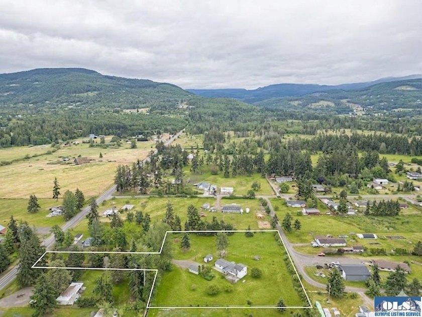 Nestled in the heart of the Olympic Peninsula, this unique 3 - photo 3