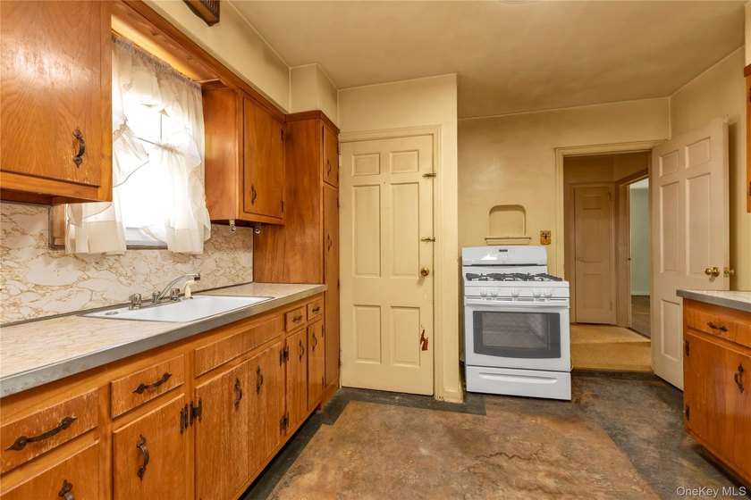 ** Welcome Home! ** Don't miss this great opportunity to make - photo 10