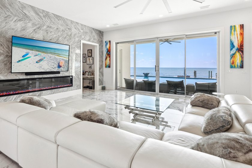 Rare Bayfront Opportunity. Constructed with concrete and just 3 - photo 11