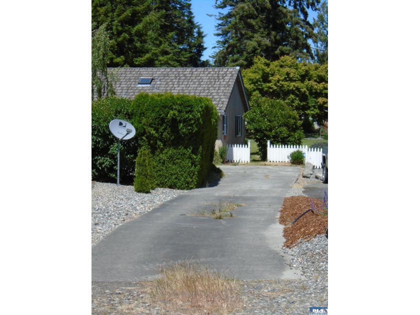Don't miss this exceptional opportunity to own this charming - photo 3