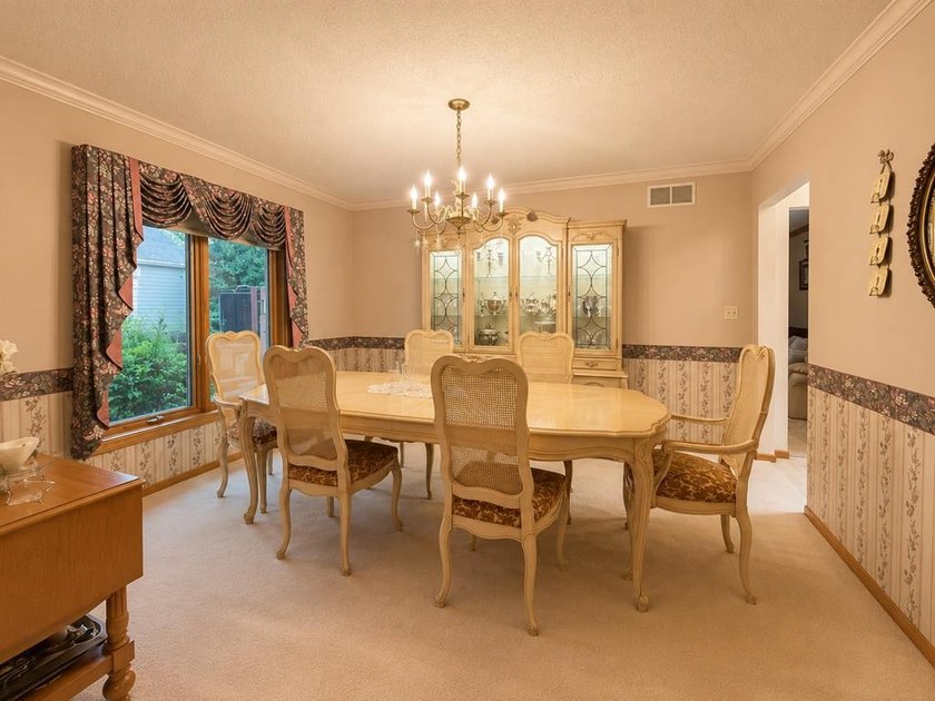 Quality-built brick ranch in desirable River Forest Estates! - photo 19