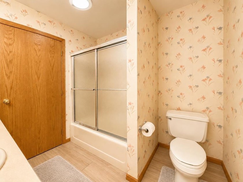 Quality-built brick ranch in desirable River Forest Estates! - photo 39