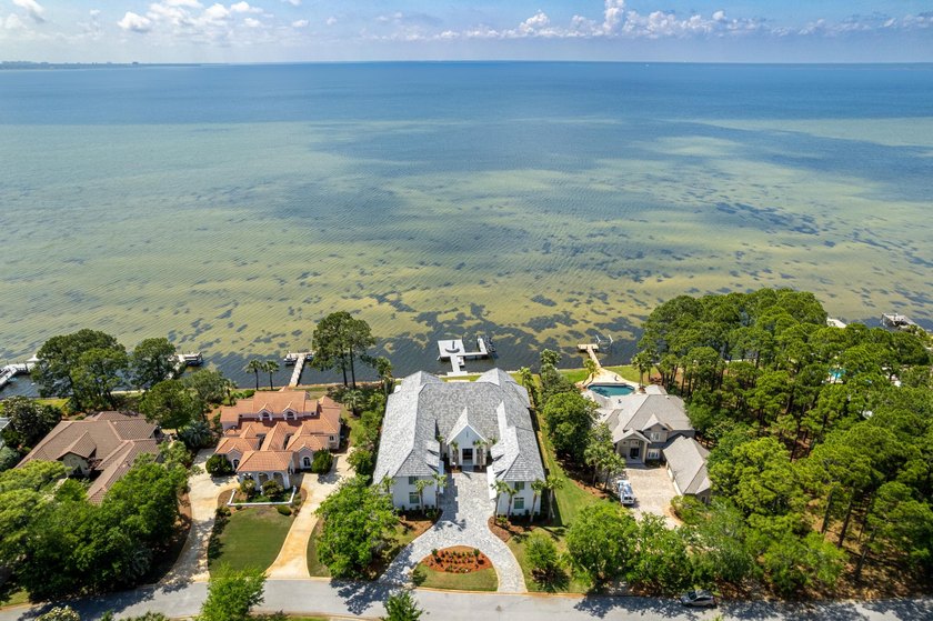 Rare Bayfront Opportunity. Constructed with concrete and just 3 - photo 42