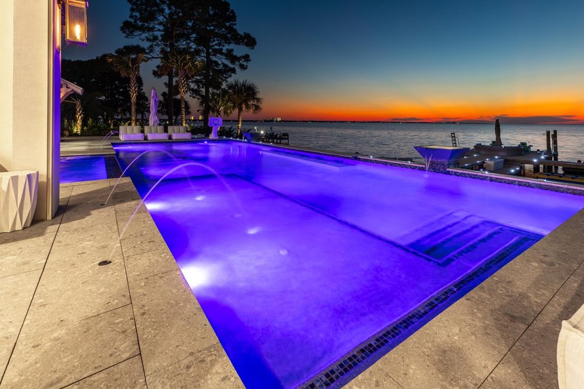 Rare Bayfront Opportunity. Constructed with concrete and just 3 - photo 44
