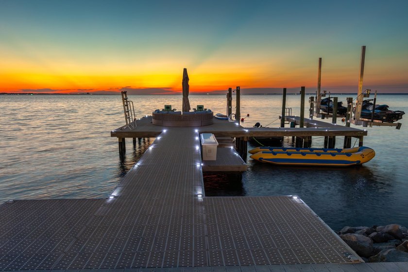 Rare Bayfront Opportunity. Constructed with concrete and just 3 - photo 45