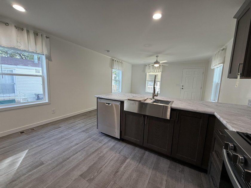 Motivated Sellers! First 3 months Lot Rent $600.00 mo Free - photo 5