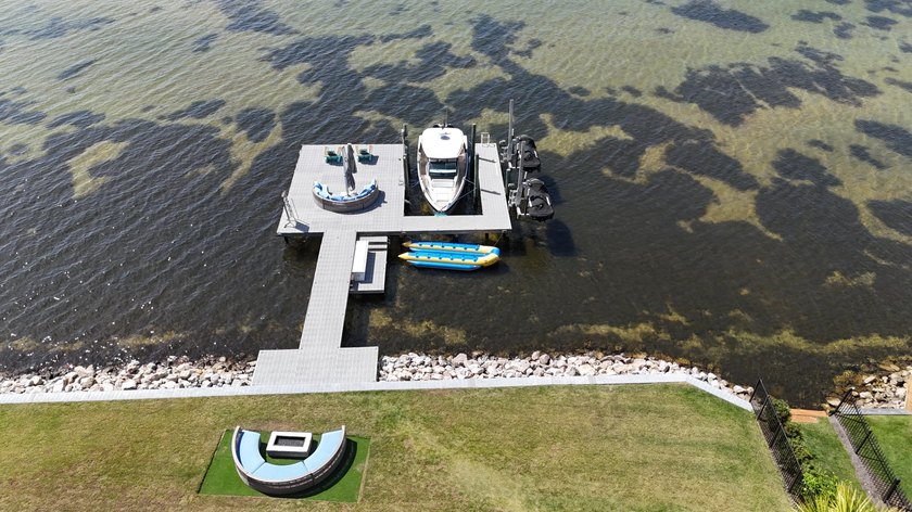 Rare Bayfront Opportunity. Constructed with concrete and just 3 - photo 47