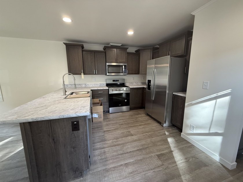 Motivated Sellers! First 3 months Lot Rent $600.00 mo Free - photo 7