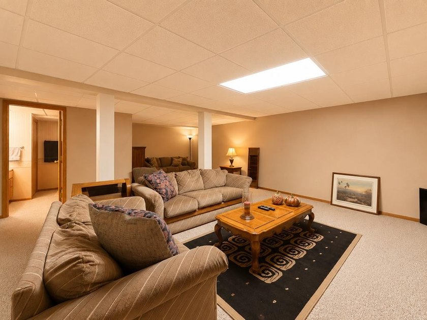 Quality-built brick ranch in desirable River Forest Estates! - photo 48