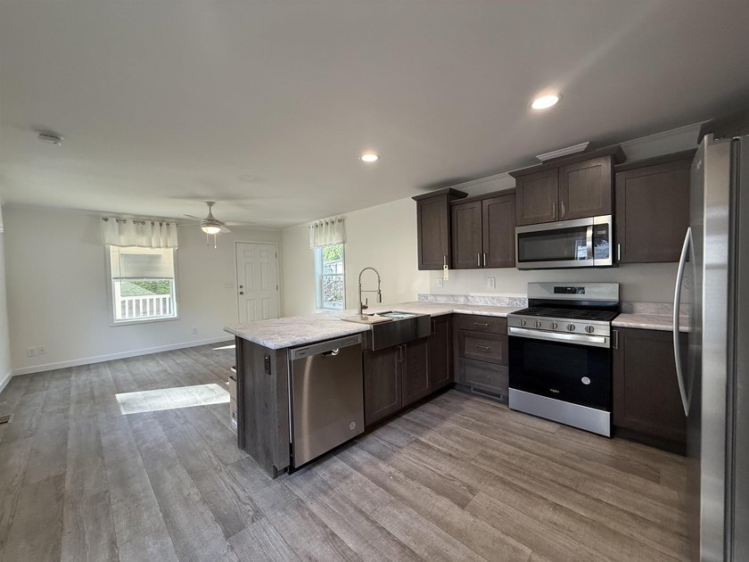 Motivated Sellers! First 3 months Lot Rent $600.00 mo Free - photo 8