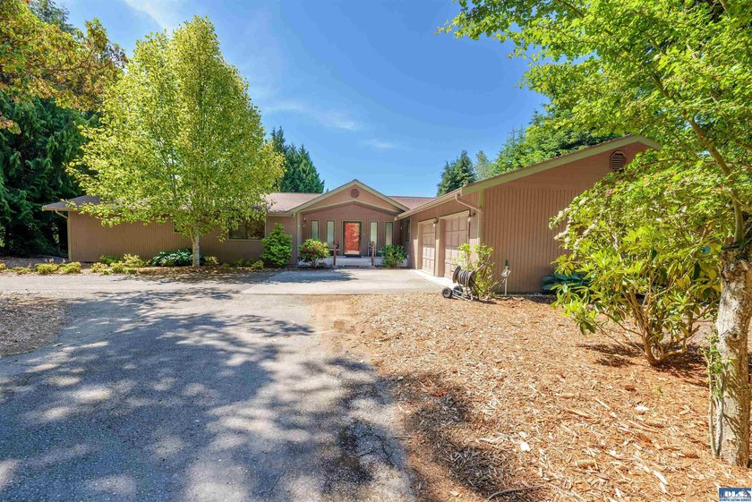 This property is perfect for those with hobbies - from - photo 4