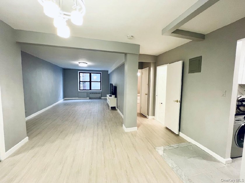 Spacious and bright high-floor 1-bedroom, 1-bath condo located - photo 2