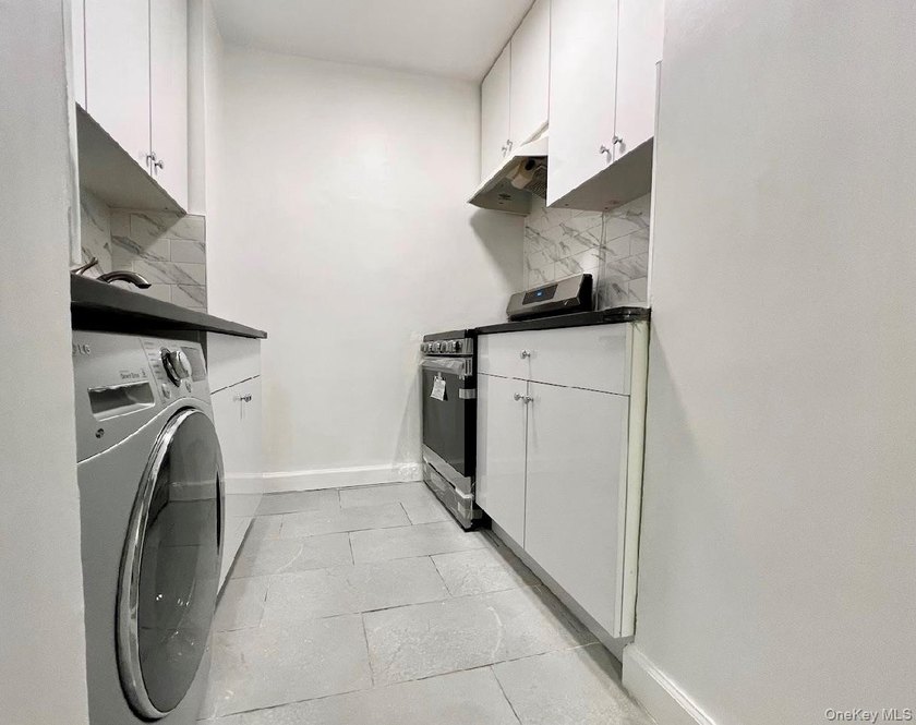 Spacious and bright high-floor 1-bedroom, 1-bath condo located - photo 6