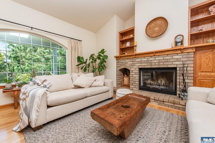 Welcome to a home where craftsmanship, comfort, and Sequim - photo 7