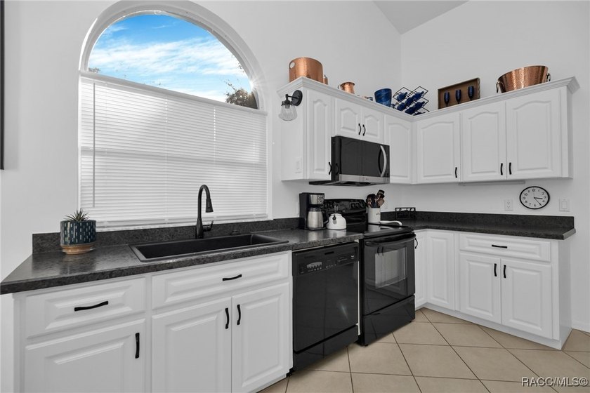 Enter to vaulted ceilings, beautiful bamboo floors in living and - photo 11