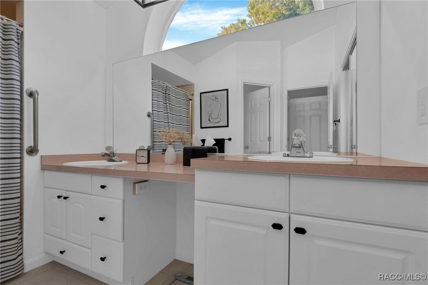 Enter to vaulted ceilings, beautiful bamboo floors in living and - photo 27