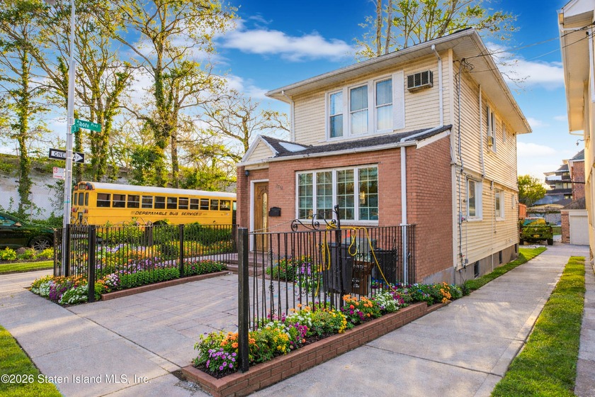 Welcome to this beautiful corner property located in the heart - photo 3