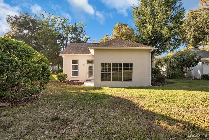 Enter to vaulted ceilings, beautiful bamboo floors in living and - photo 34